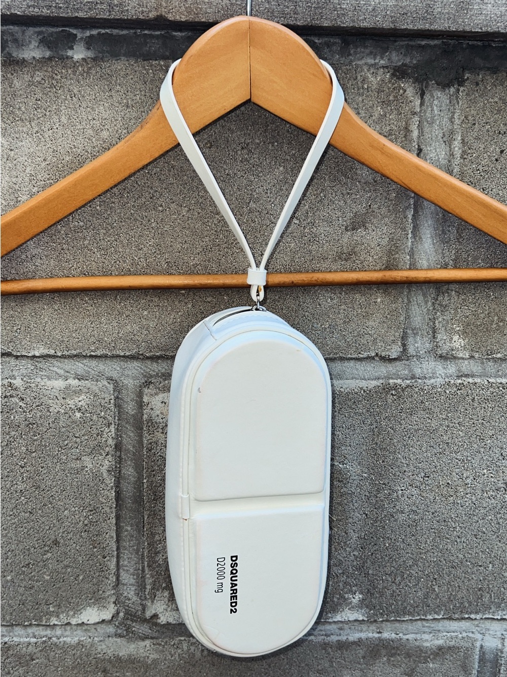 Dsquared2 Pill Belt Bag in white. (Only Bag)